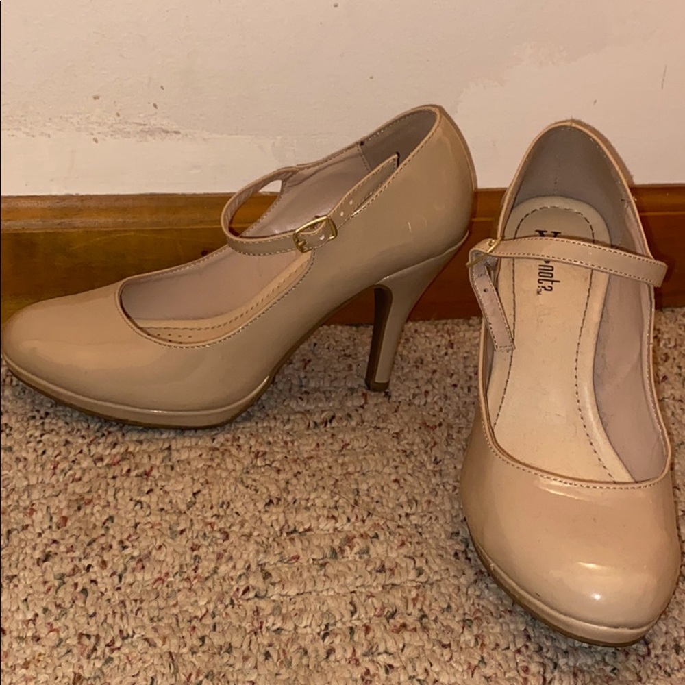Beige heels